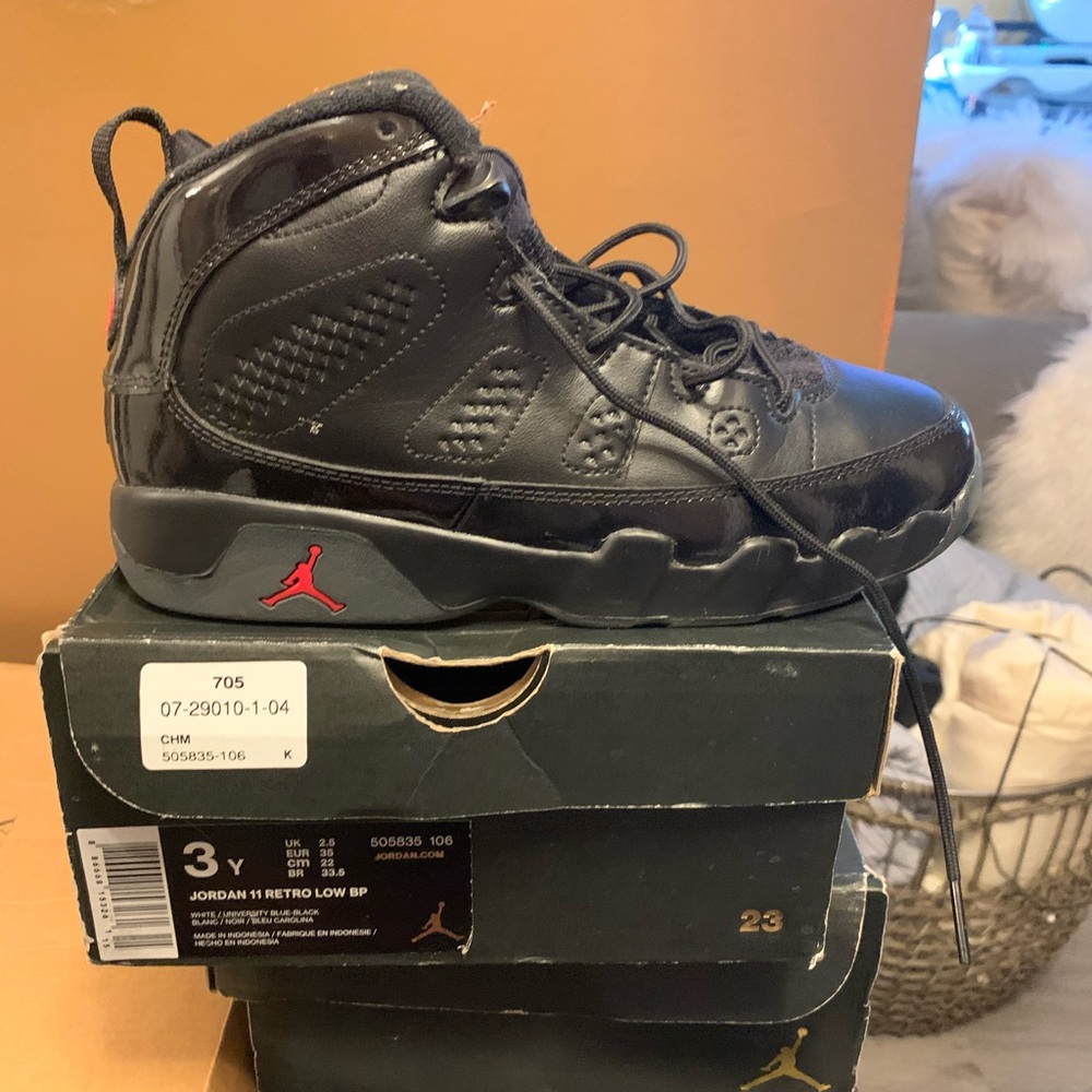 Boys sneakers